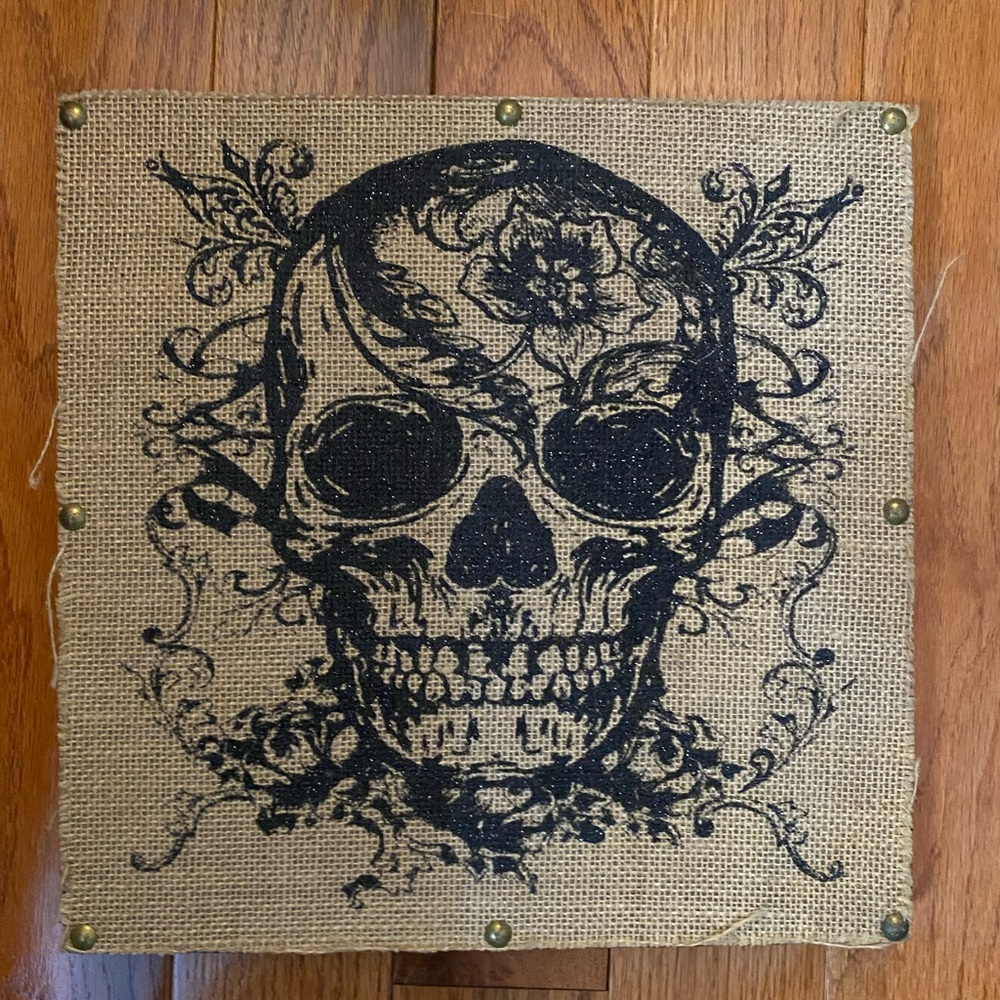 Black Glittered Skull Burlap Picture